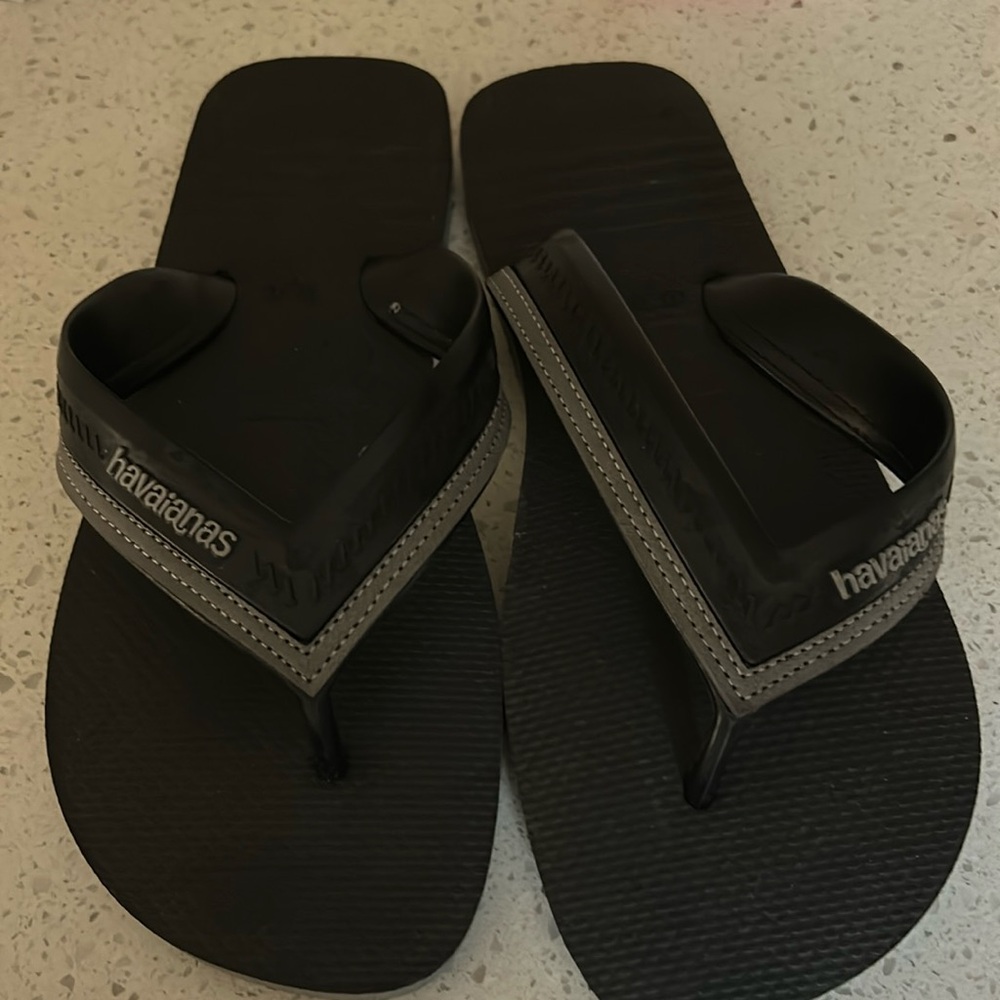 Men’s Charcoal gray Havaianas. Size 45-46
